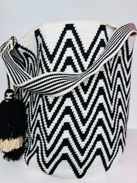 Biondo Miele Wayuu Black and White bag